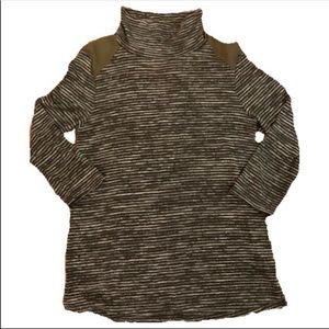 Gilli top green keyhole small stripe